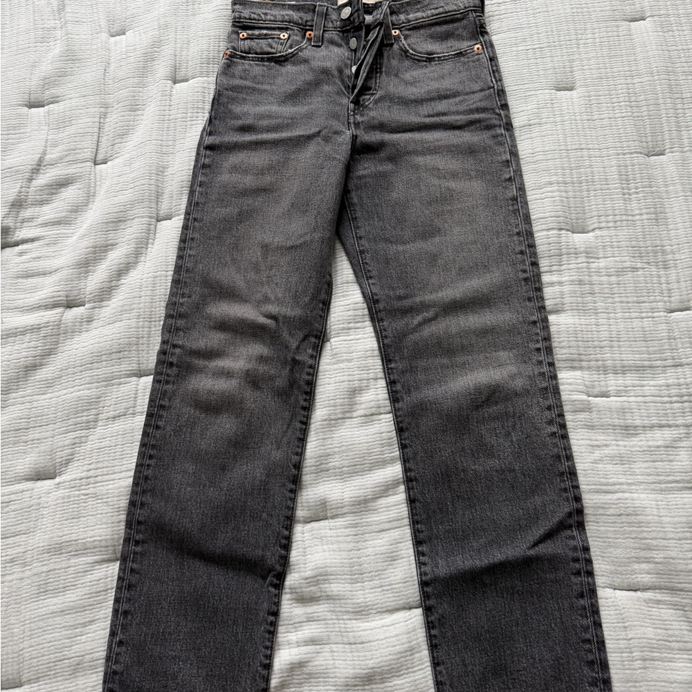 Levi's Wedgie Straight Leg Jeans in Charcoal